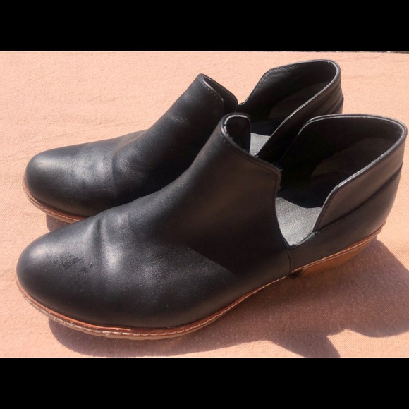 Open side short black booties - Picture 3 of 5